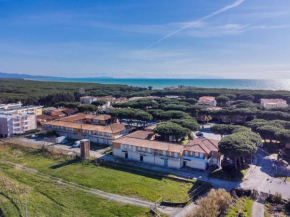 Apartment Appartamento La Cecinese by Interhome